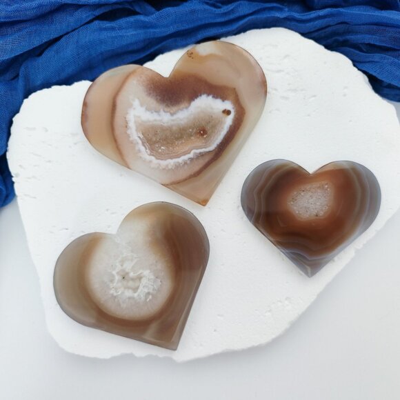 Druzy Agate Flat Heart Crystal Carving - Picture 1 of 11